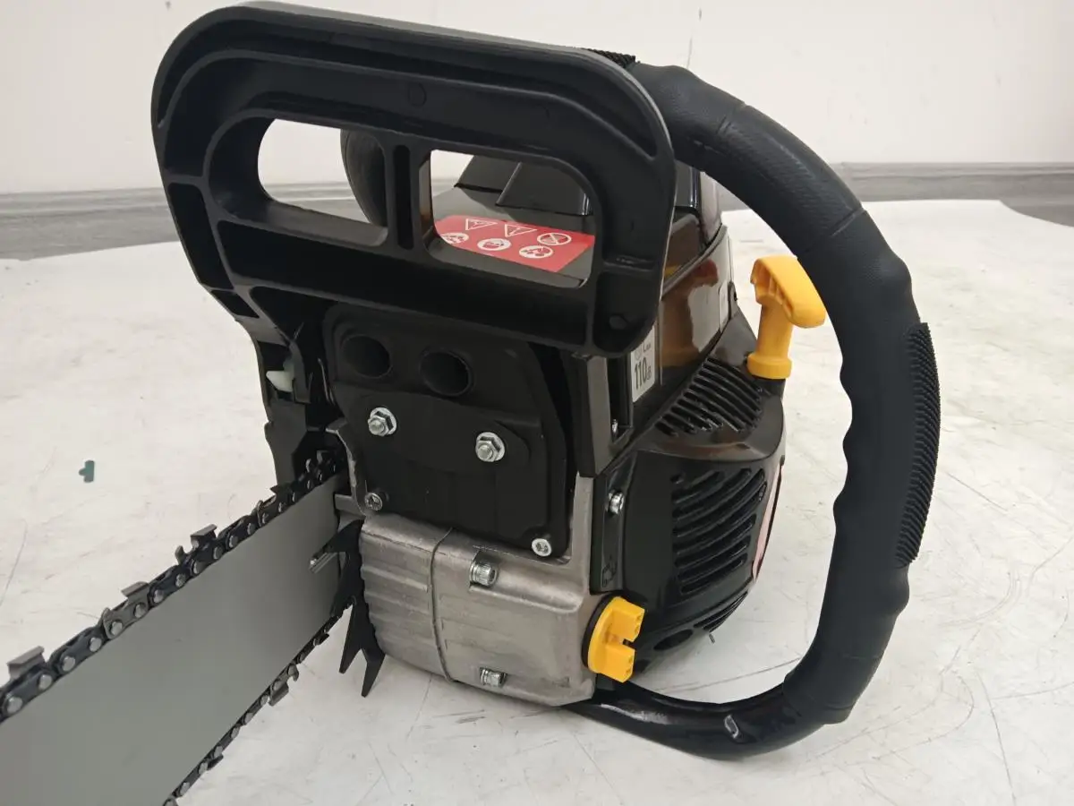 UM  chainsaw with 22inch bar and chain