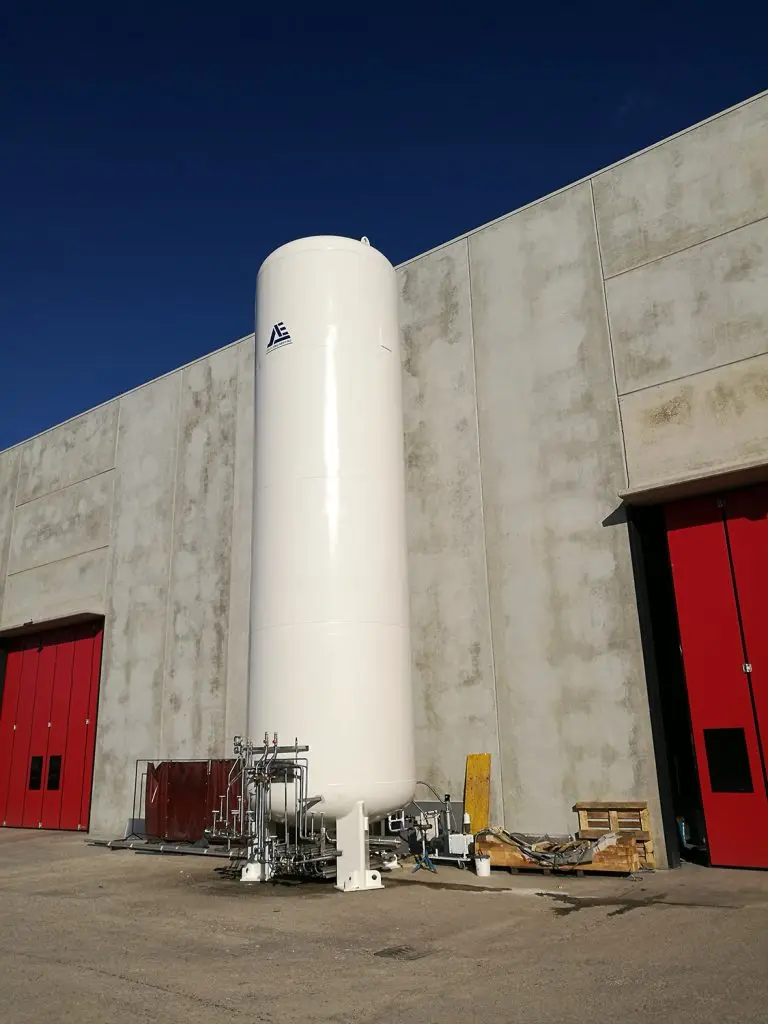 Cryogenic Vertical LNG Tank Cryogenic Pressure Vessel