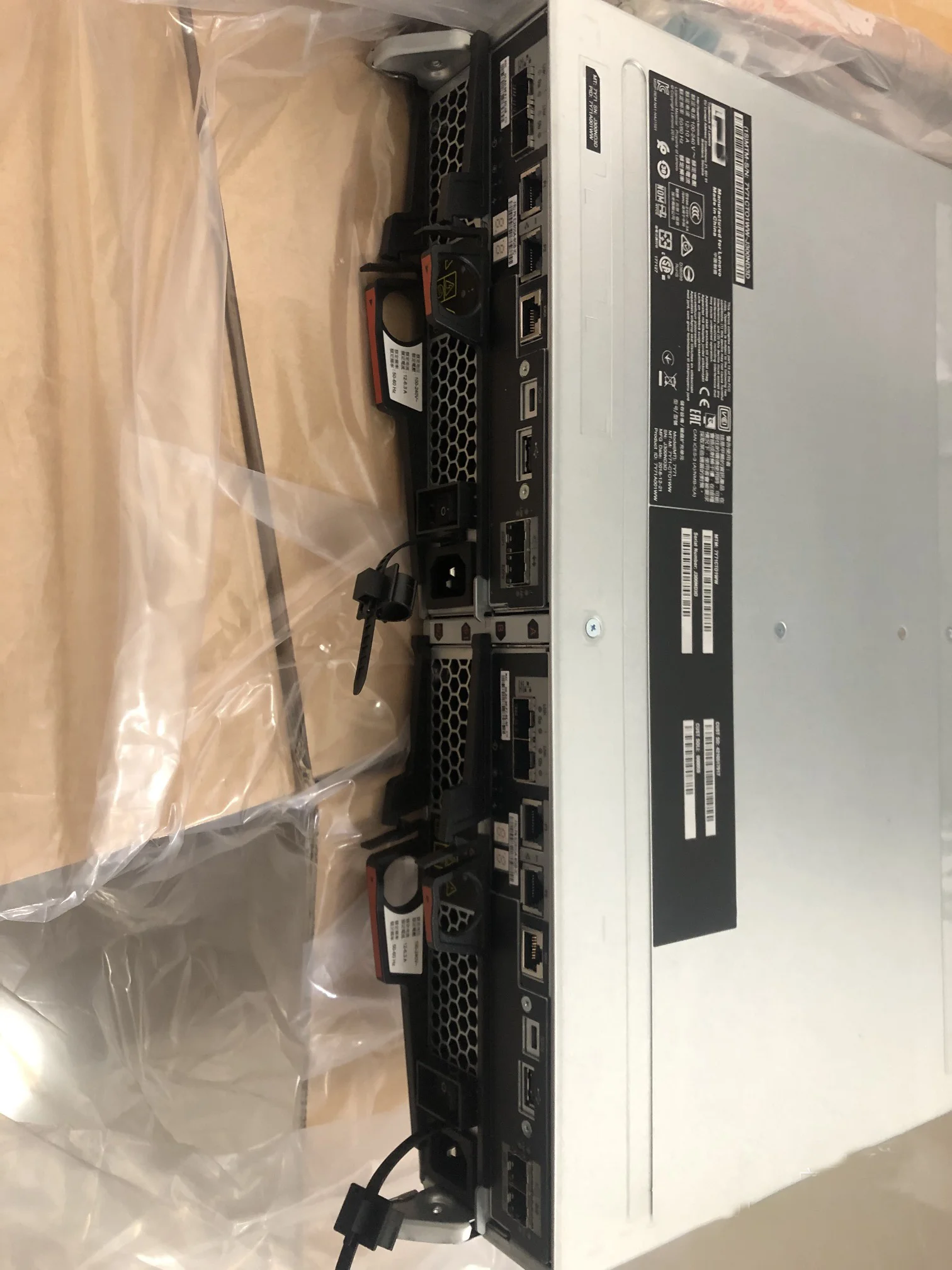 ThinkSystem server storage DE6000H 4U Hybrid Flash Array rack server networking storage