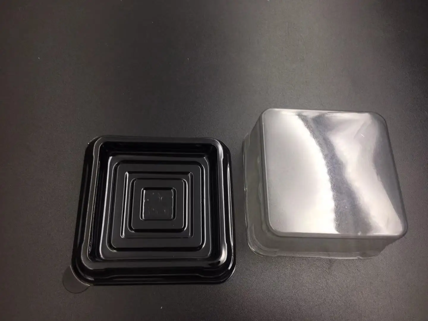 Square black base disposable PET takeaway plastic cake  container  box with clear lid