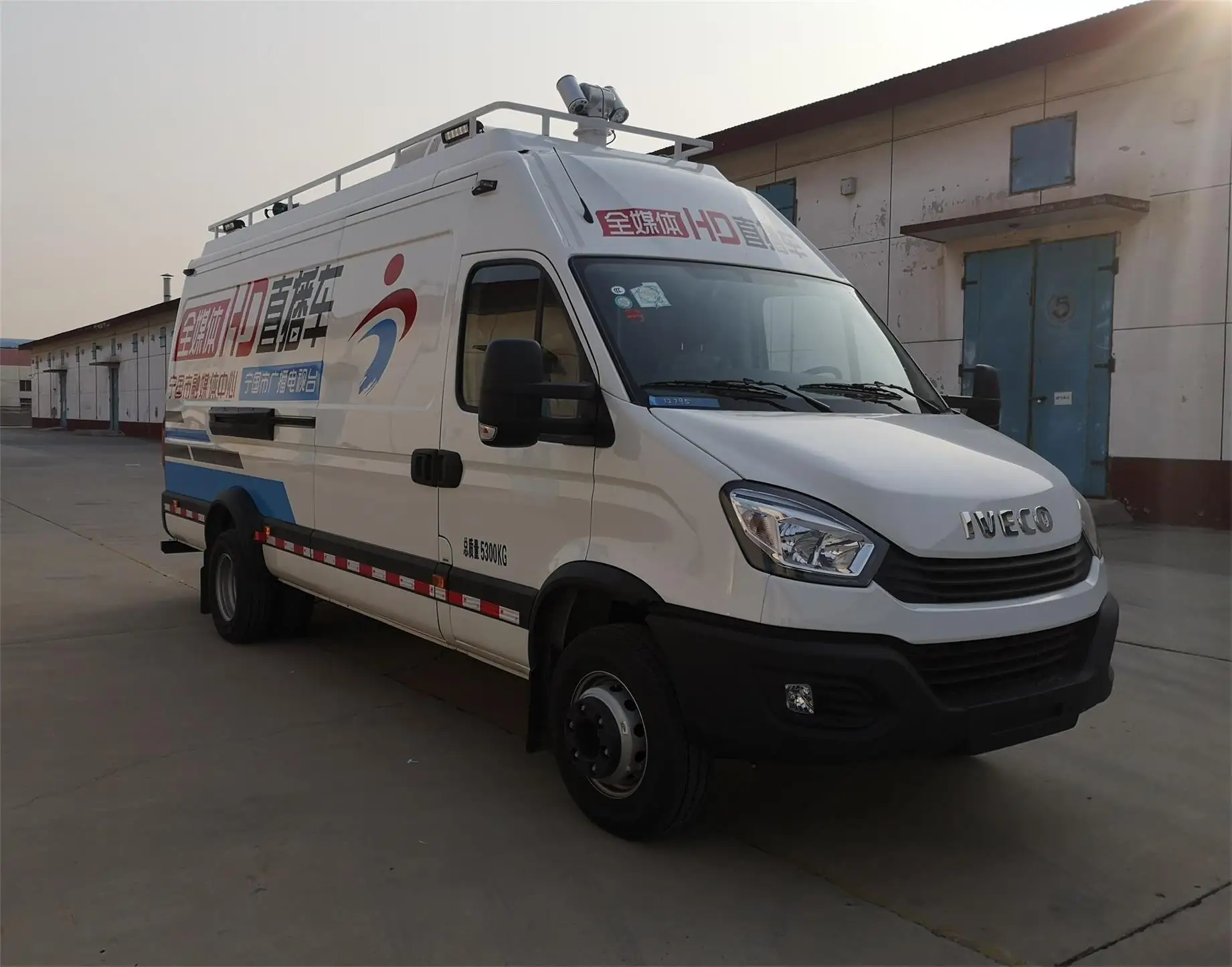 Mobile and flexible television OB van car