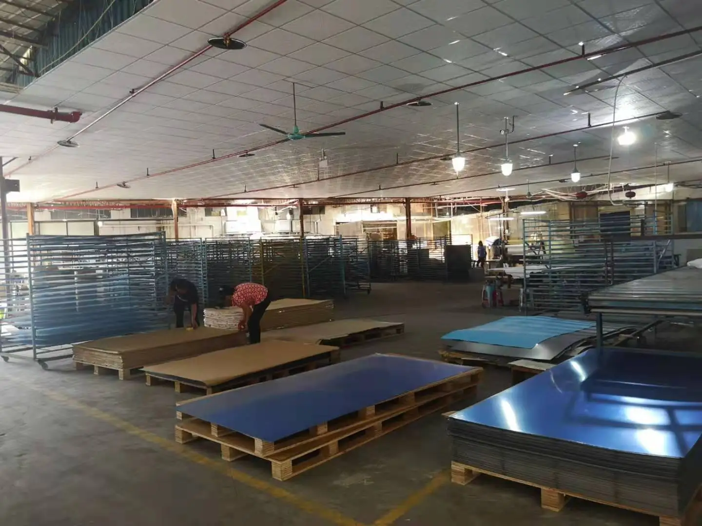 Factory Price Adhesive 1mm Silver Mirror Acrylic Sheet PMMA Mirror 4ft*8ft