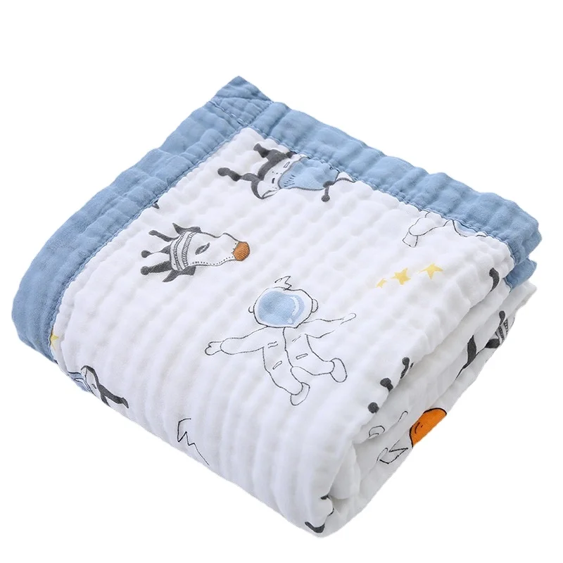 Manufacturers wholesale children holding newborn baby gauze covered by bath towel baby gauze muslin blanket