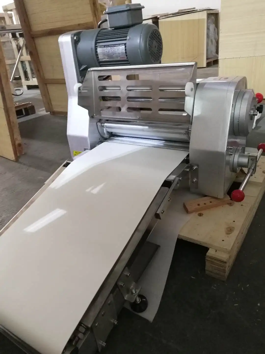  Vertical table type dough sheeter machine for hot
