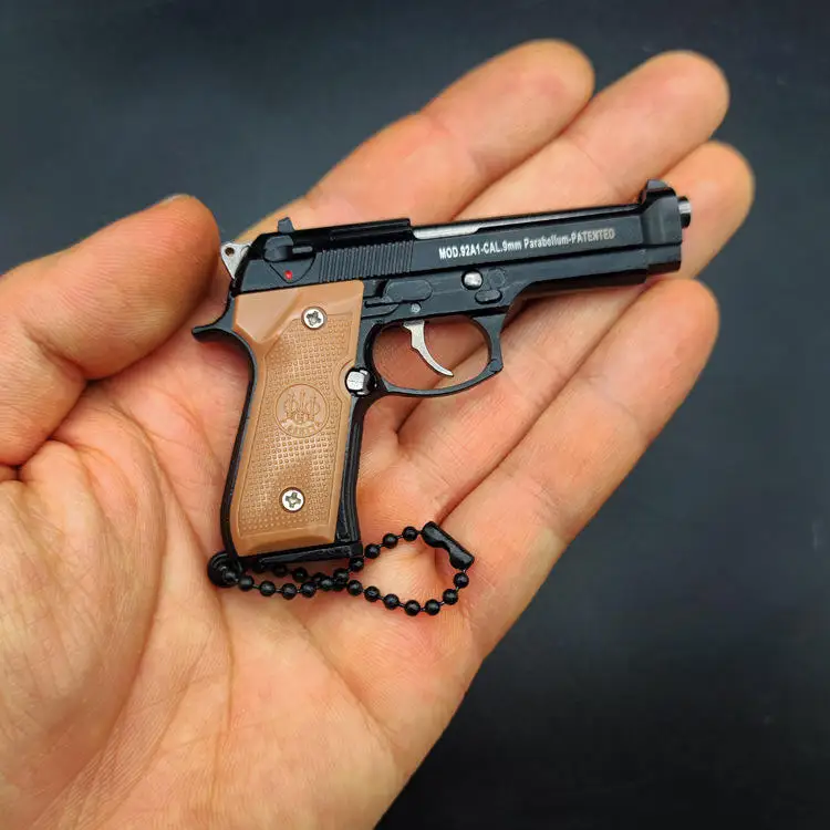 Alloy Miniature Model Game Simulation Beretta 92f Shape Key chains Holder Pendant Mini Toy Gun Keychain Metal