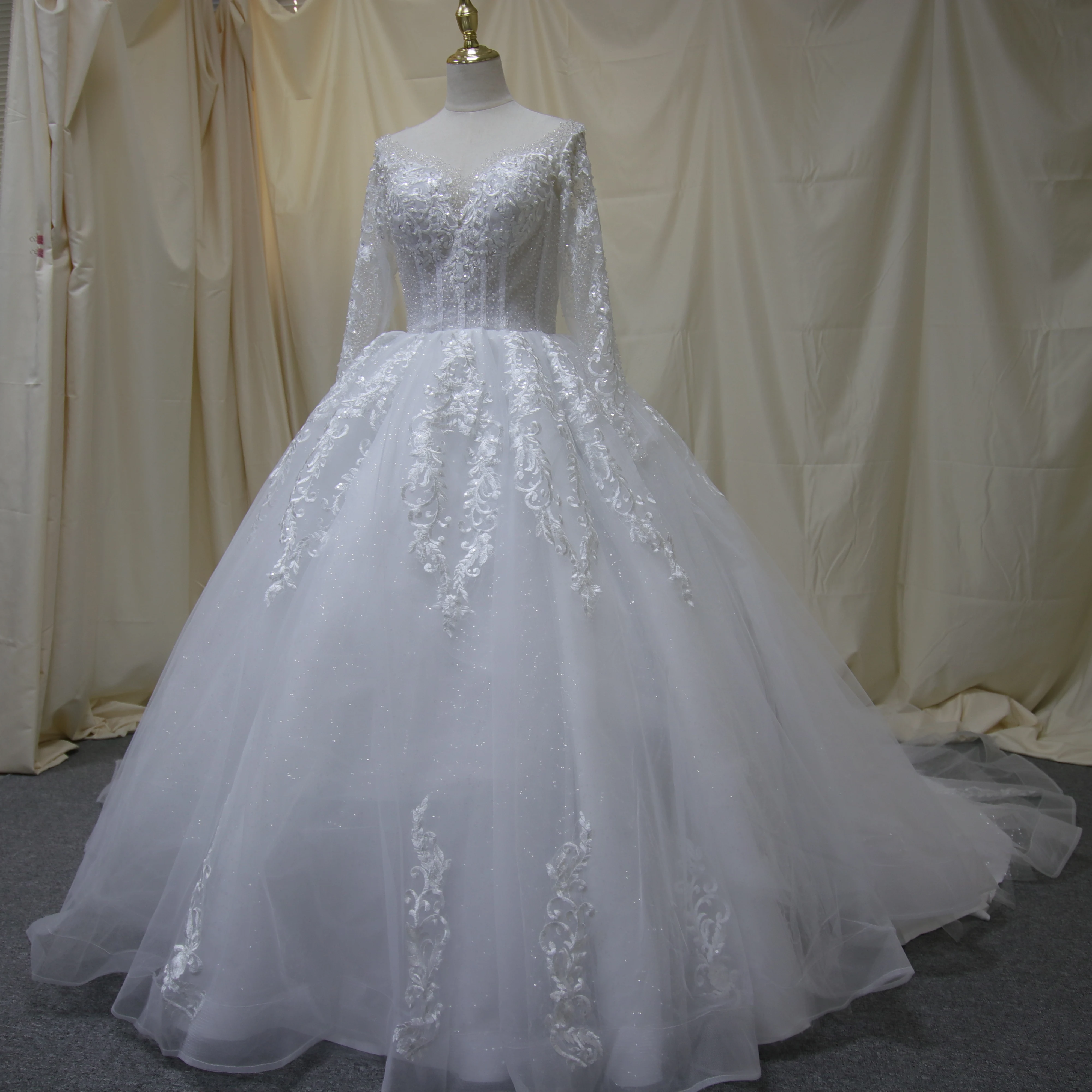 2022 Luxury Long Sleeves Customized Beaded Lace Fabric White Bridal Gowns modest Robe De Marier vestidos de novia Wedding Dress