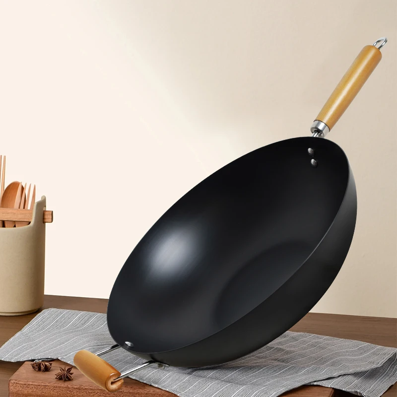 Factory Direct Chinese traditional nitriding wok 32cm Carbon Steel Wok Flat Bottom Thickness 1.5mm with Wooden Handle For Hotel