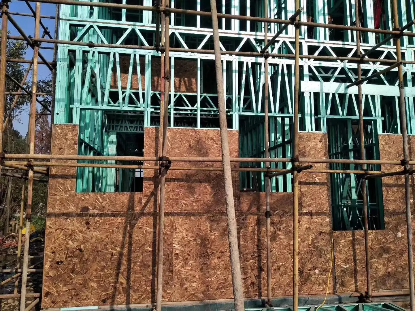 Фенольные OSB панели обшивки крыши 2440x1220x11 мм