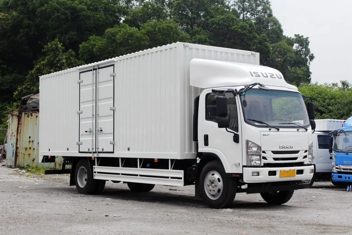 Brand ISUZU 4X2 189HP Used Cargo Truck Diesel Engine Van Hand Truck 139kw Lorry Truck