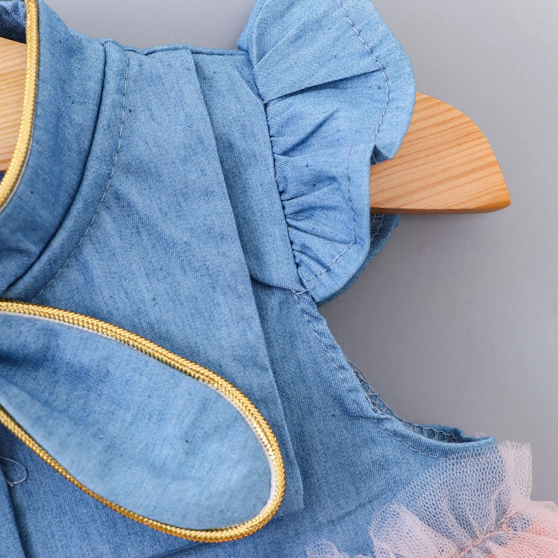  Детская одежда Sunny Baby оптовая продажа джинсовое платье для маленьких девочек с летающим рукавом милое Сетчатое принцессы со