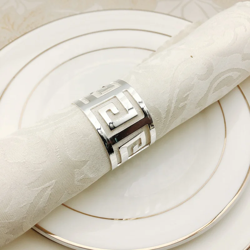 Stock Cheap Colored Hollow Napkin Holder Metal Wedding Napkin Rings Festival Party Napkin Buckle for Table Decoration HWM03