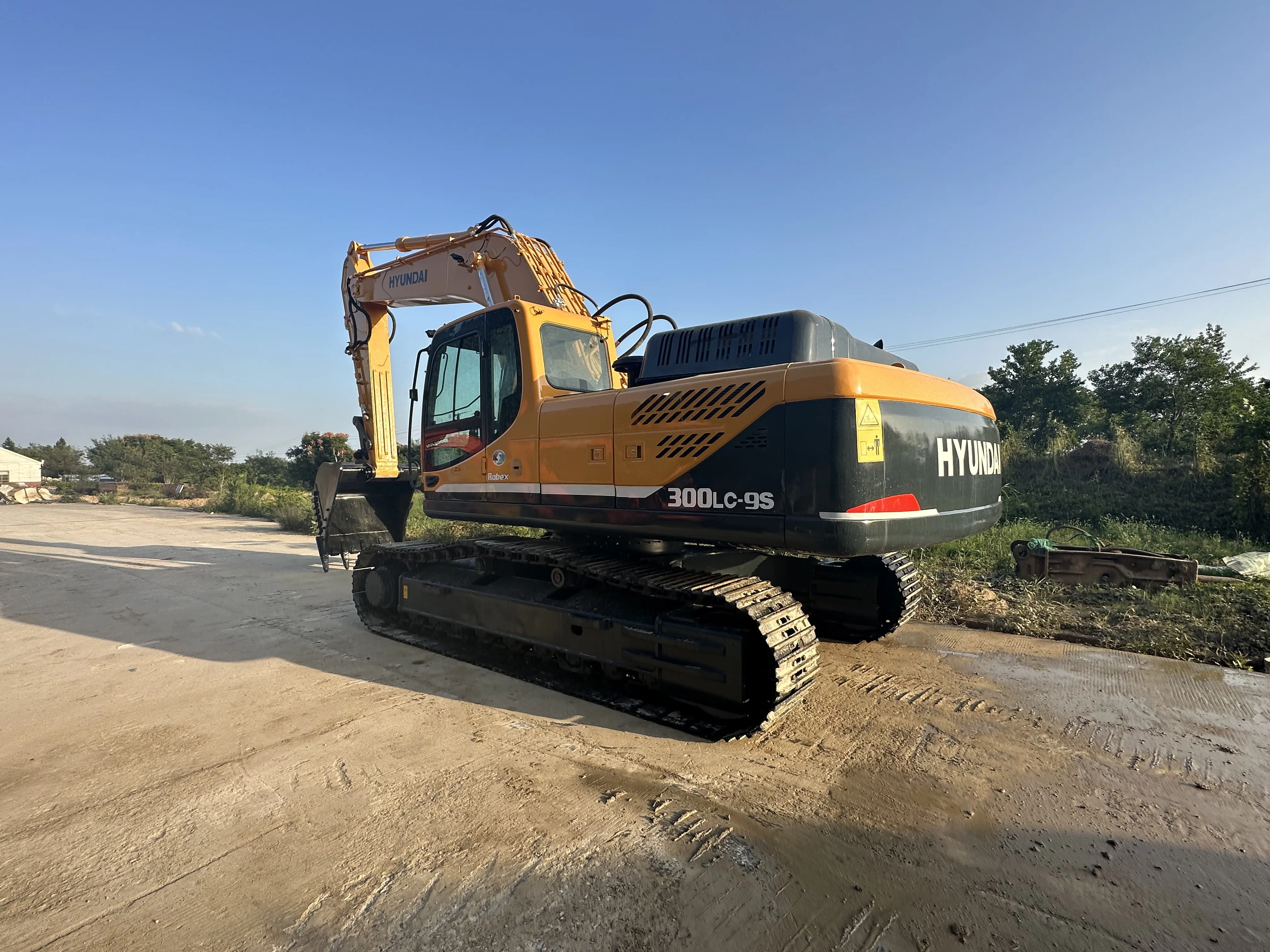 Good Construction the New Listing Used Boutique Excavator Hyundai 300-9s 30 Tons Track in Sale.