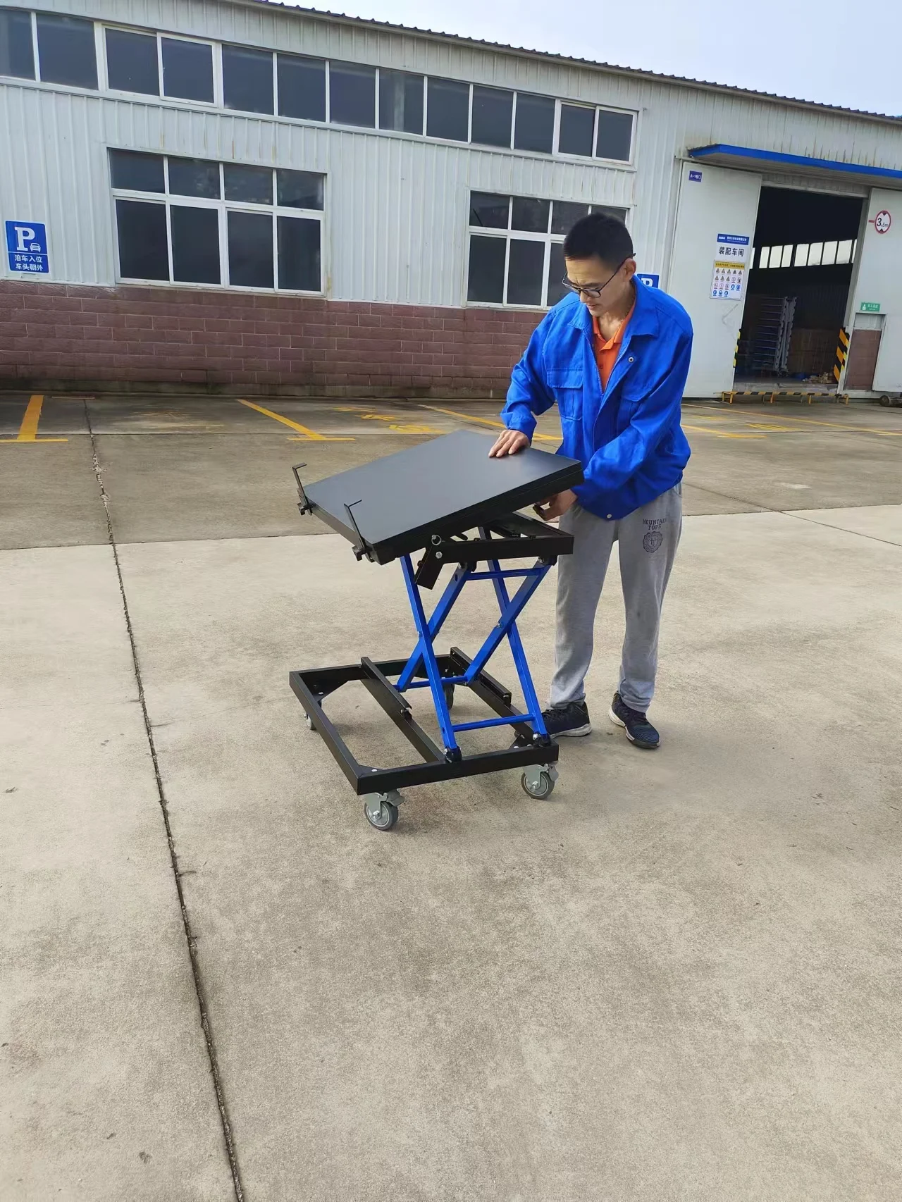 Mobile lifting welding table, drilling table for the pillar drilling machine
