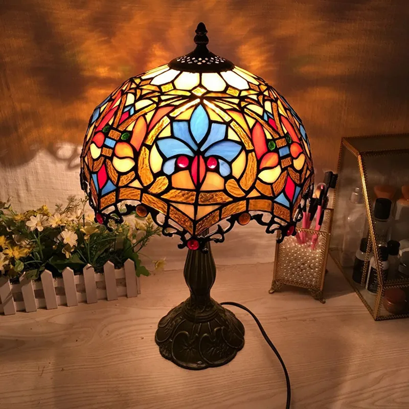 Factory Wholesale Custom Stained Glass Hand-welded Process Retro Table Lamps Decorated In Tiffany Style