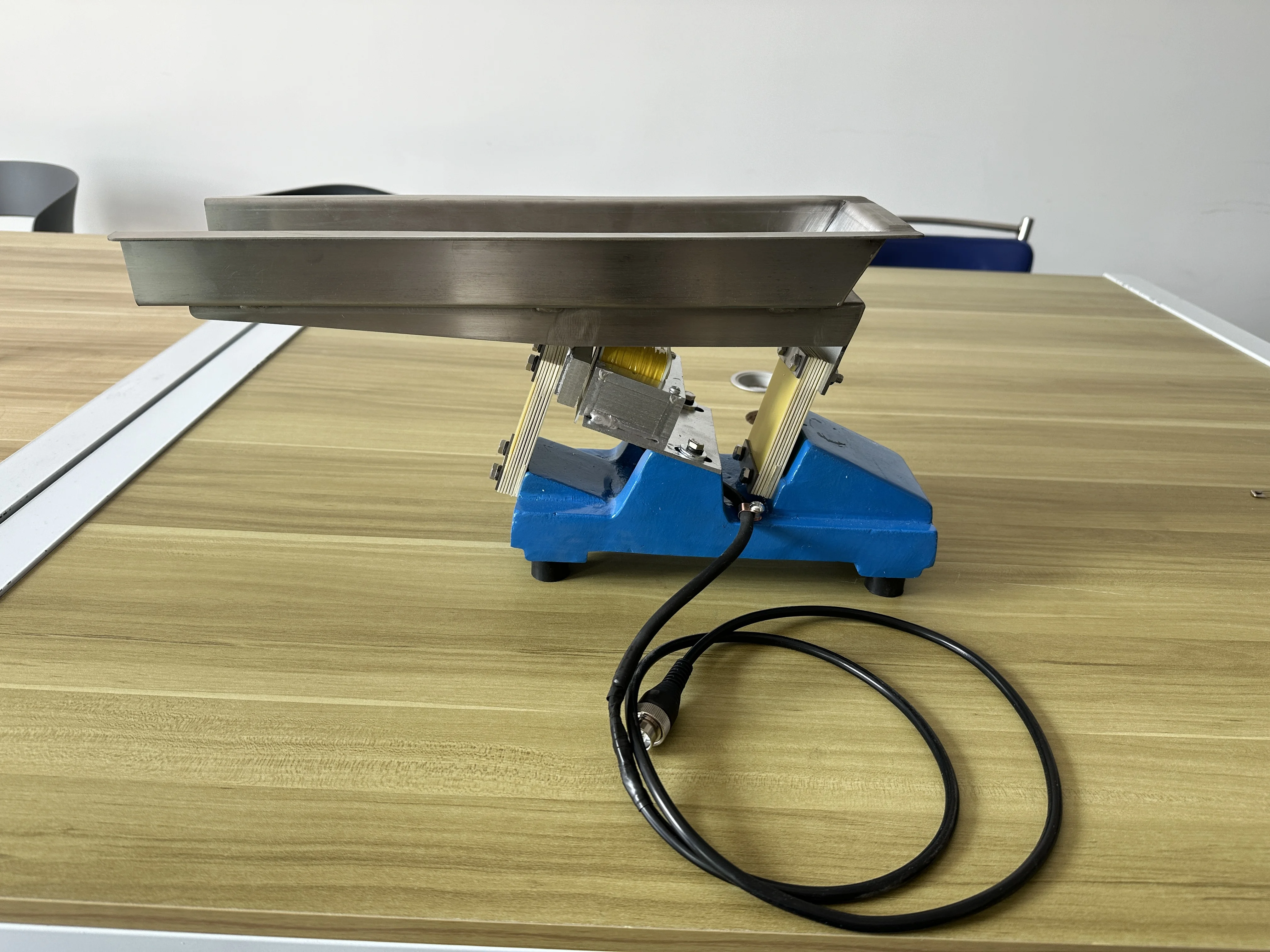 Custom Other Snack Wrapping Machines Mining Vibration Feeder With Vibrating Feeder Controller