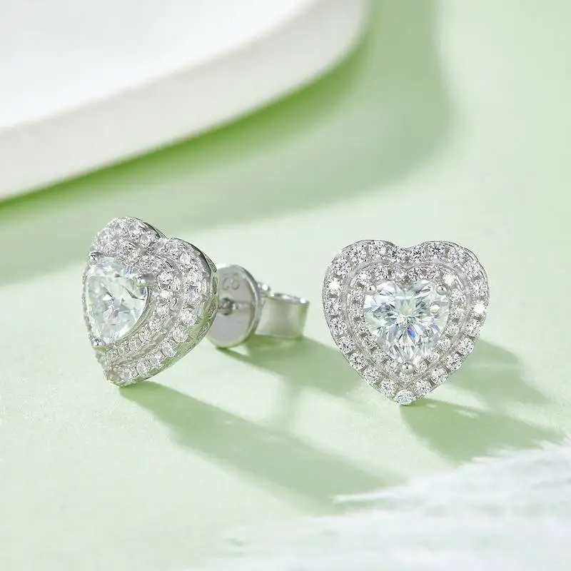Korean Fashion High Quality Love Heart Shape White Gold Plated 925 Sterling Silver Moissanite 0.5Carat Stud Earrings for Wedding