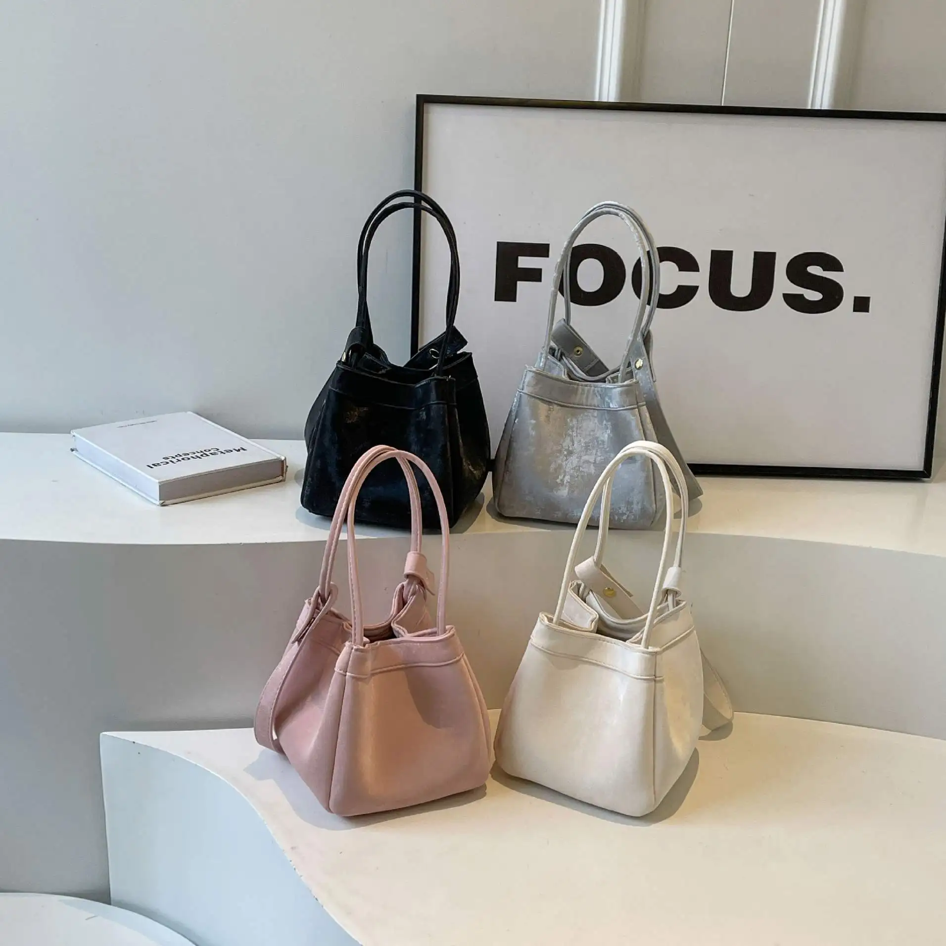 Niche Design Fashion Premium Feeling Texture Shoulder Bag Tote Bucket Bag Female