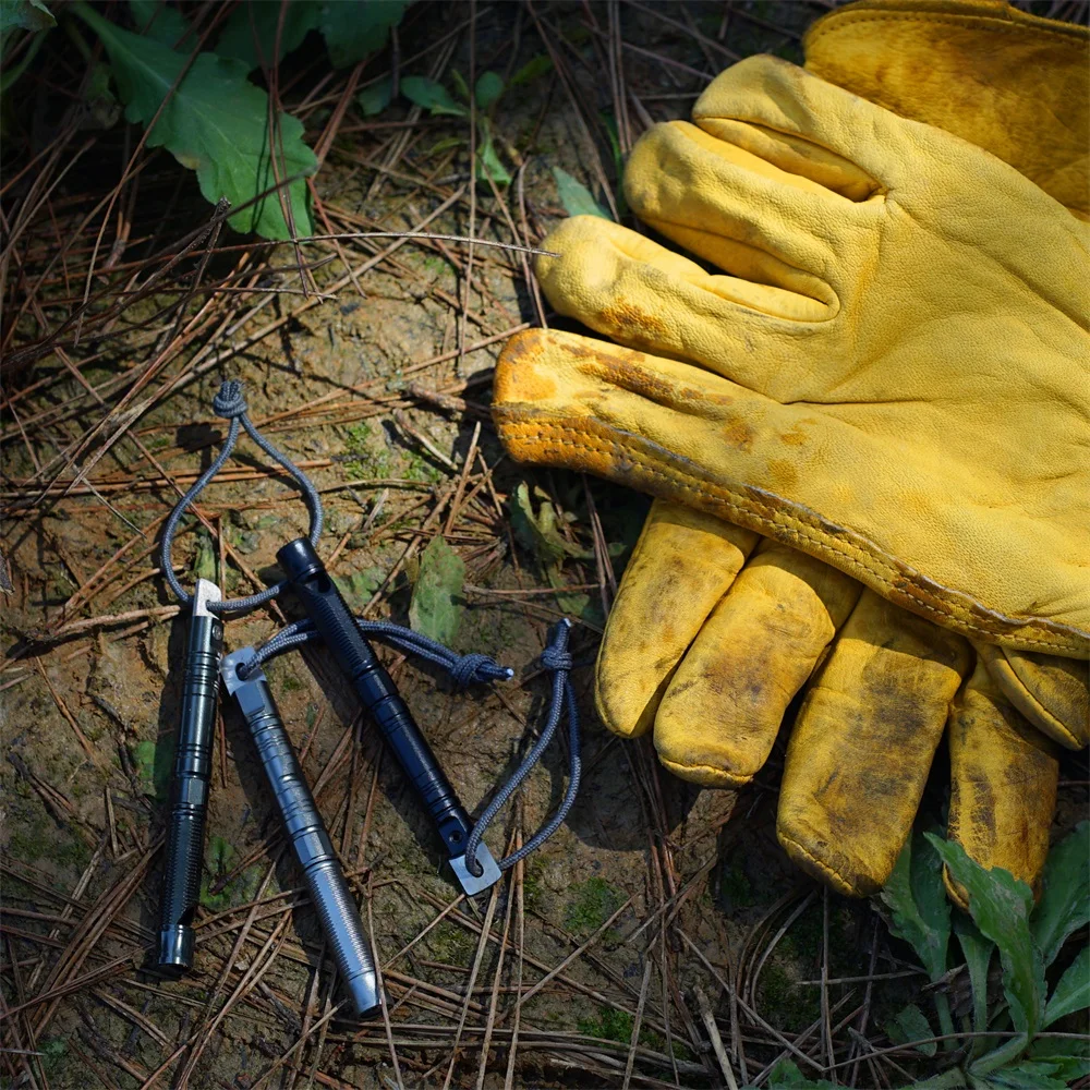 Outdoor Activity Magnesium 2-in-1 Survival Fire Starter With Emergency Whistle