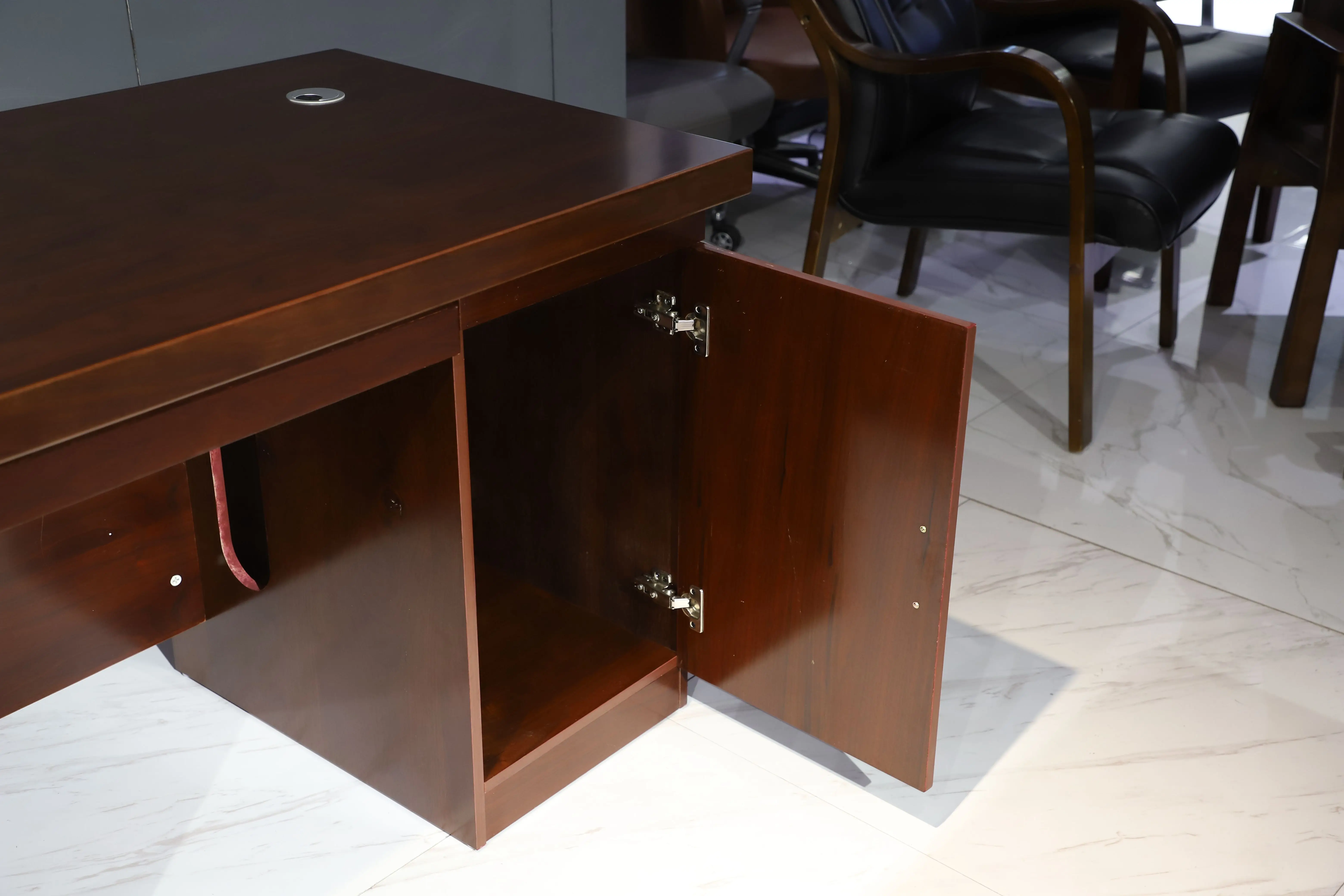 Коммерческий классический стол для руководителя офисный