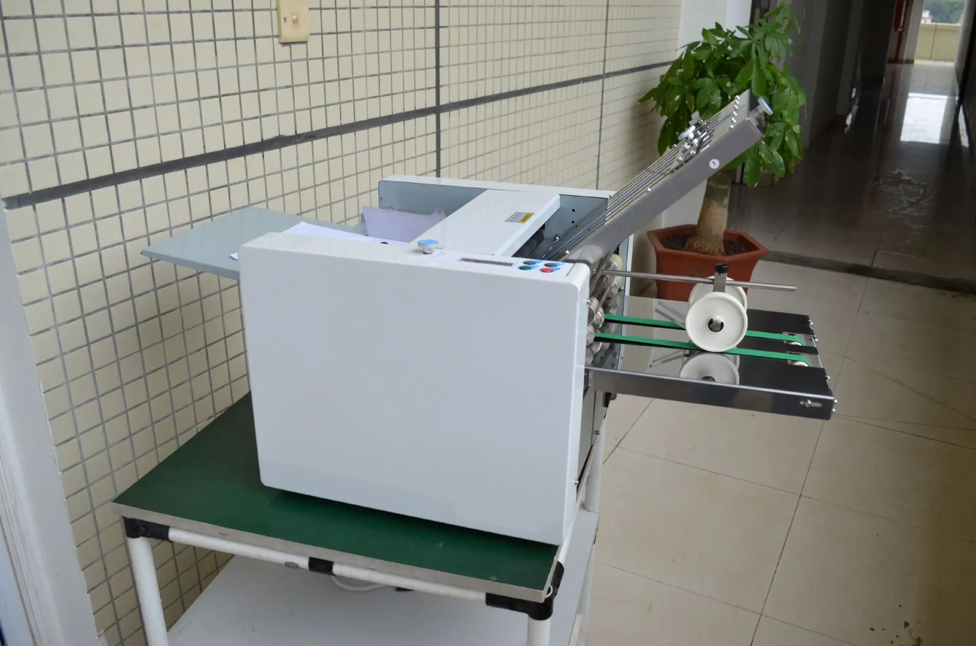 Automatic electric folding paper machine accordion folding paper machine a4 paper fold envelope machine