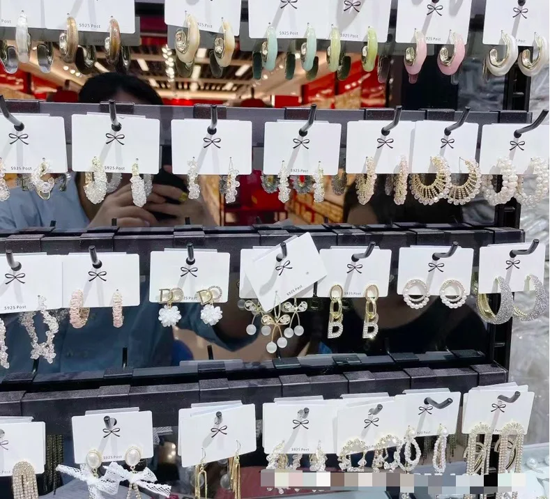 Серьги продаваемые килограммовыми 120 ~ 160 парами большой опт в европейском и американском стиле хип-хоп азиатского африканского стиля