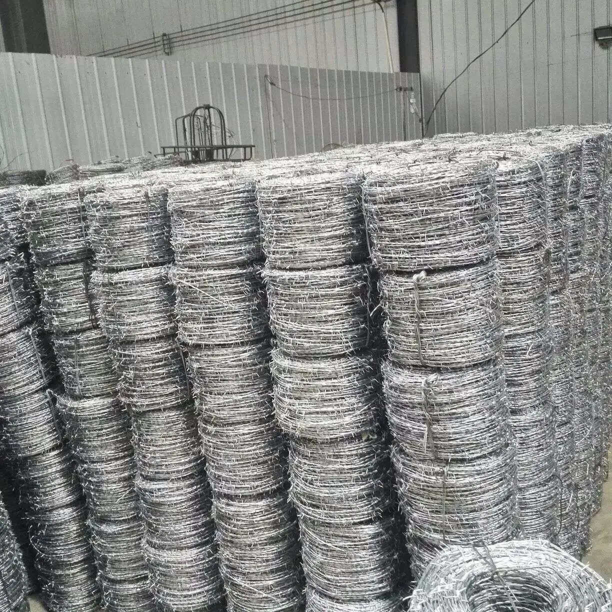 long life barbed wire 10 cm  barb spacing 4 point