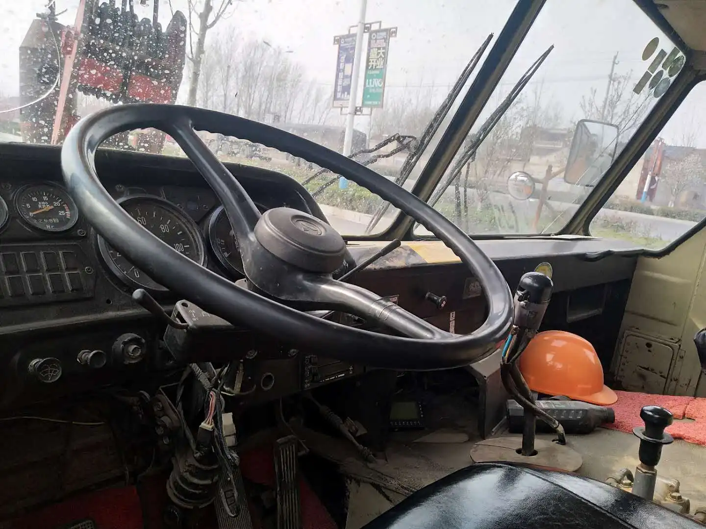 Heavy Duty Used  Kato NK500E Crane Truck Mobile Truck Crane For Sale