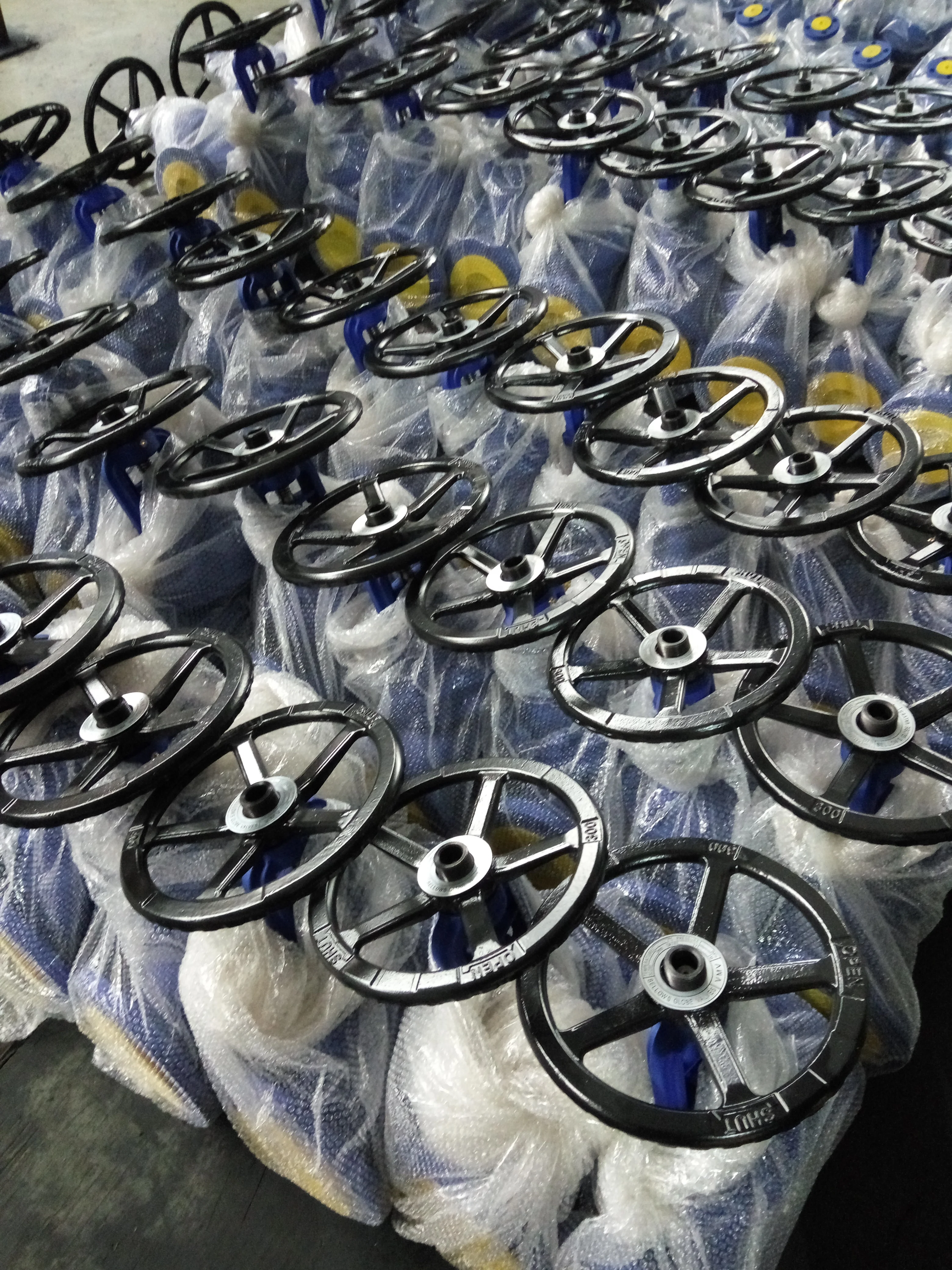 
High temperature cast steel manual flange end gland packing steam globe valve PN16 