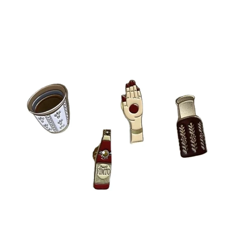 Manufacturer customized Saudi Arabia soft enamel metal crafts birthday gifts Qatar cute and exquisite gift brooches