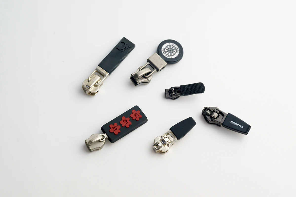 customised logo epoxy tape leather bag hardware metal zipper pulls plastic puller sliders poto blue