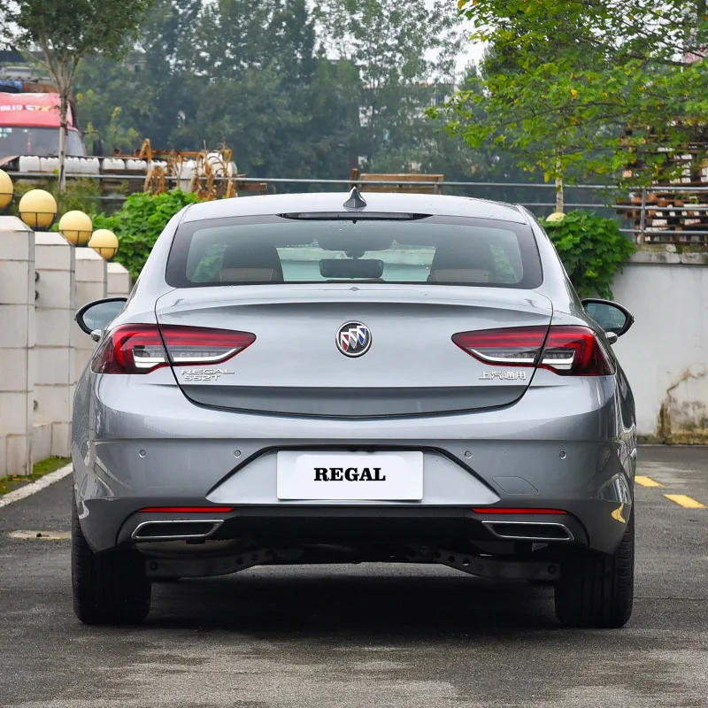 The best-selling Buick Regal mid size 4-door 5-seater sedan has a comprehensive fuel consumption of 6.89L2 per 100 kilometers
