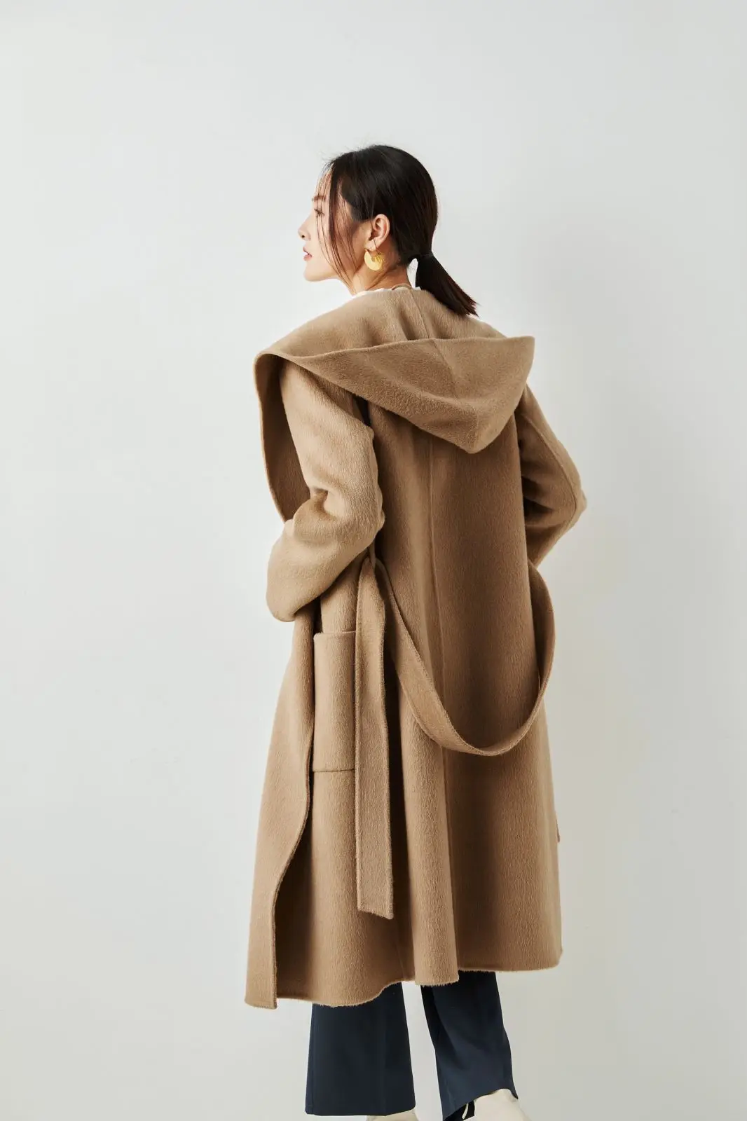 Hot selling comfortable high quality material women winter clothes ladies luxury fashion classic cashmere warmly outwear coat