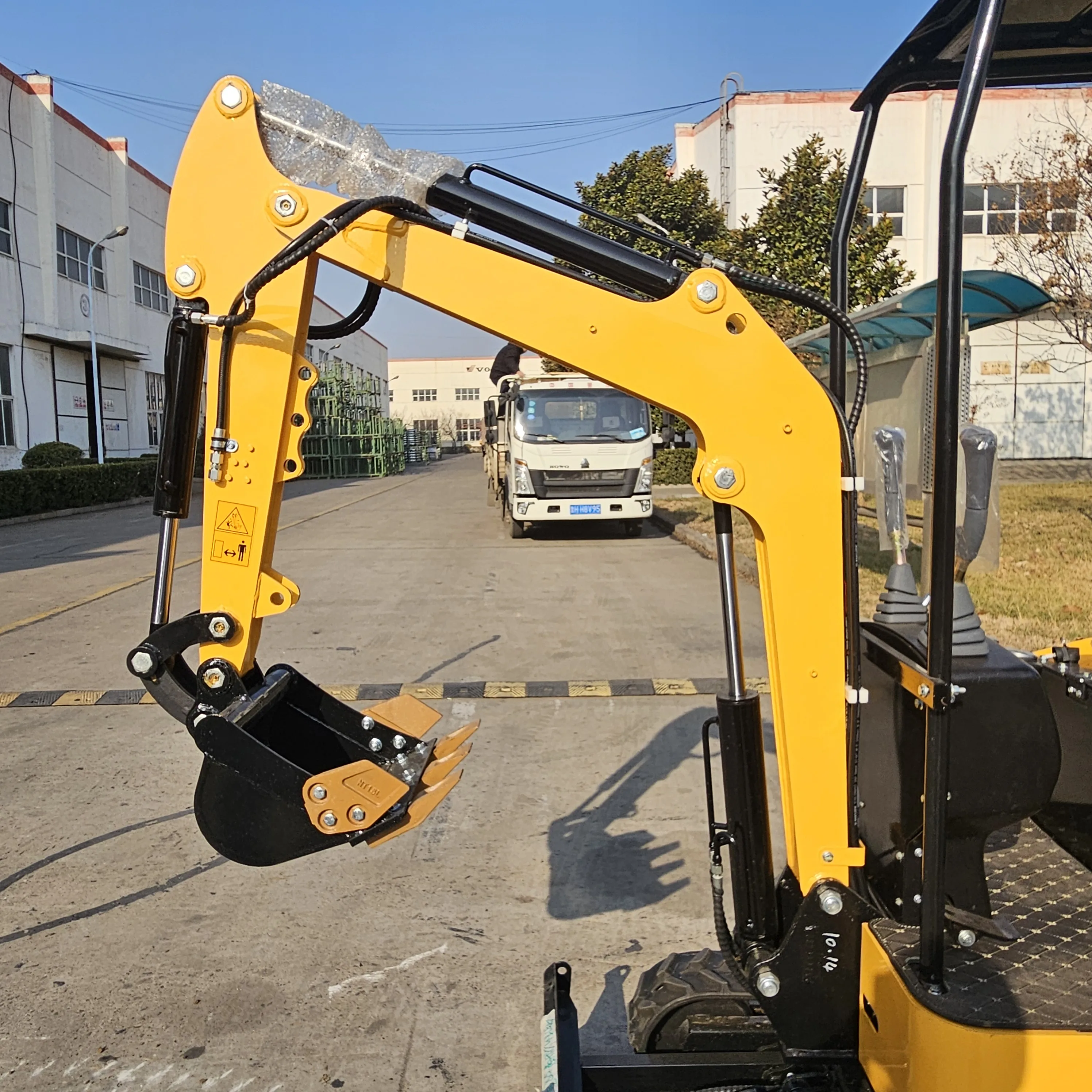 Cheap New Mini Excavator With 3 Ton Earth-moving Machinery Compact Diesel Excavator For Forest Farm Indoors