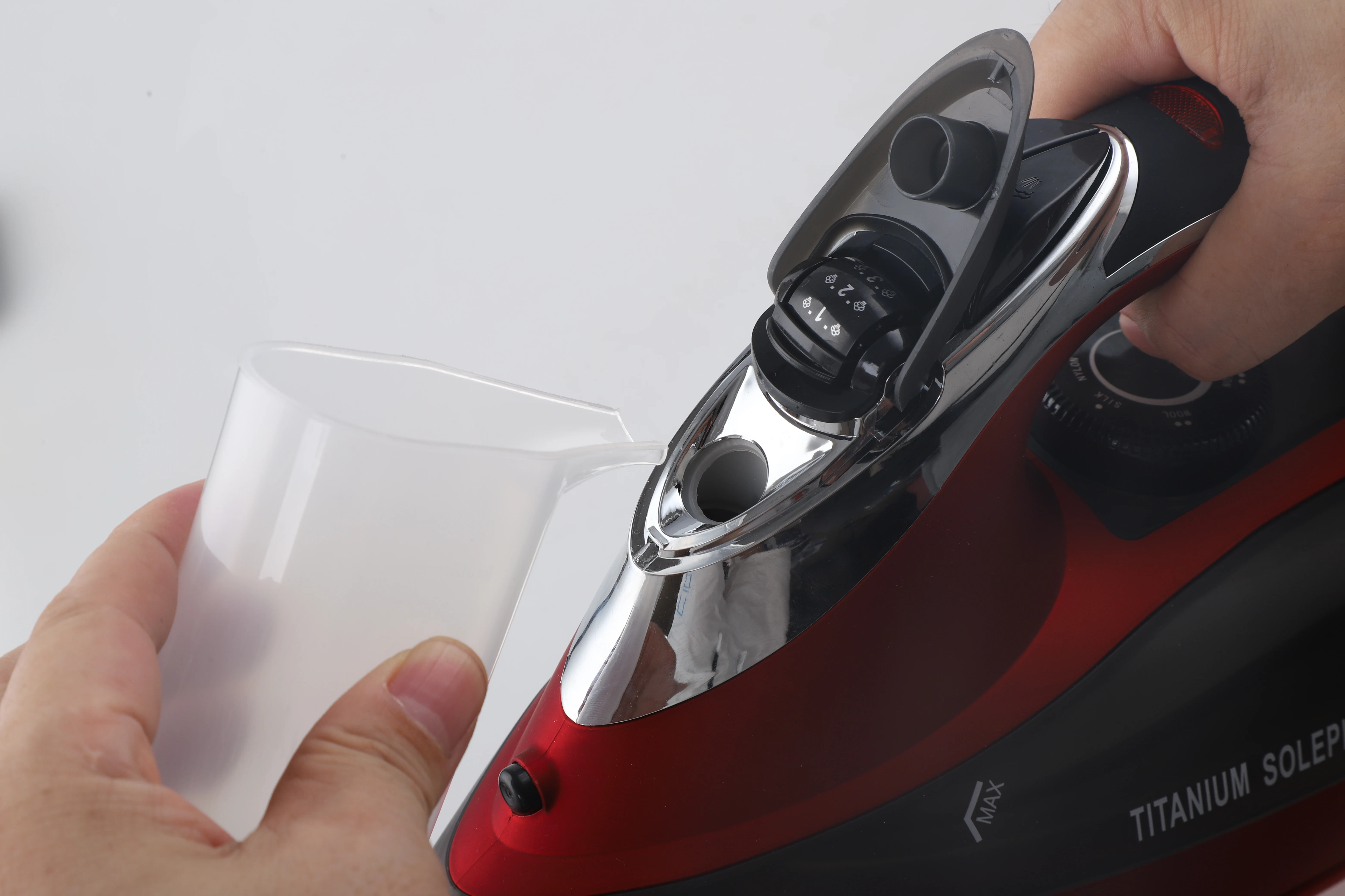 2021 new design safe high power 3000w electric steam iron for hotel