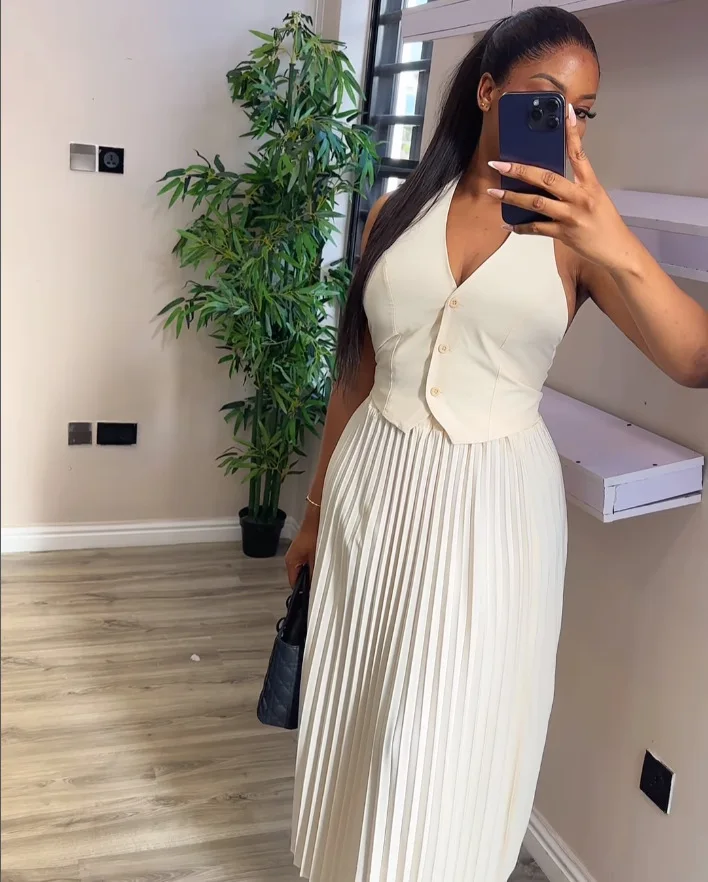 Custom New Design 2024 Summer Fashion Solid Color Button Hanging Neck Vest Top Half Skirt Casual Office Elegant 2 Piece Set