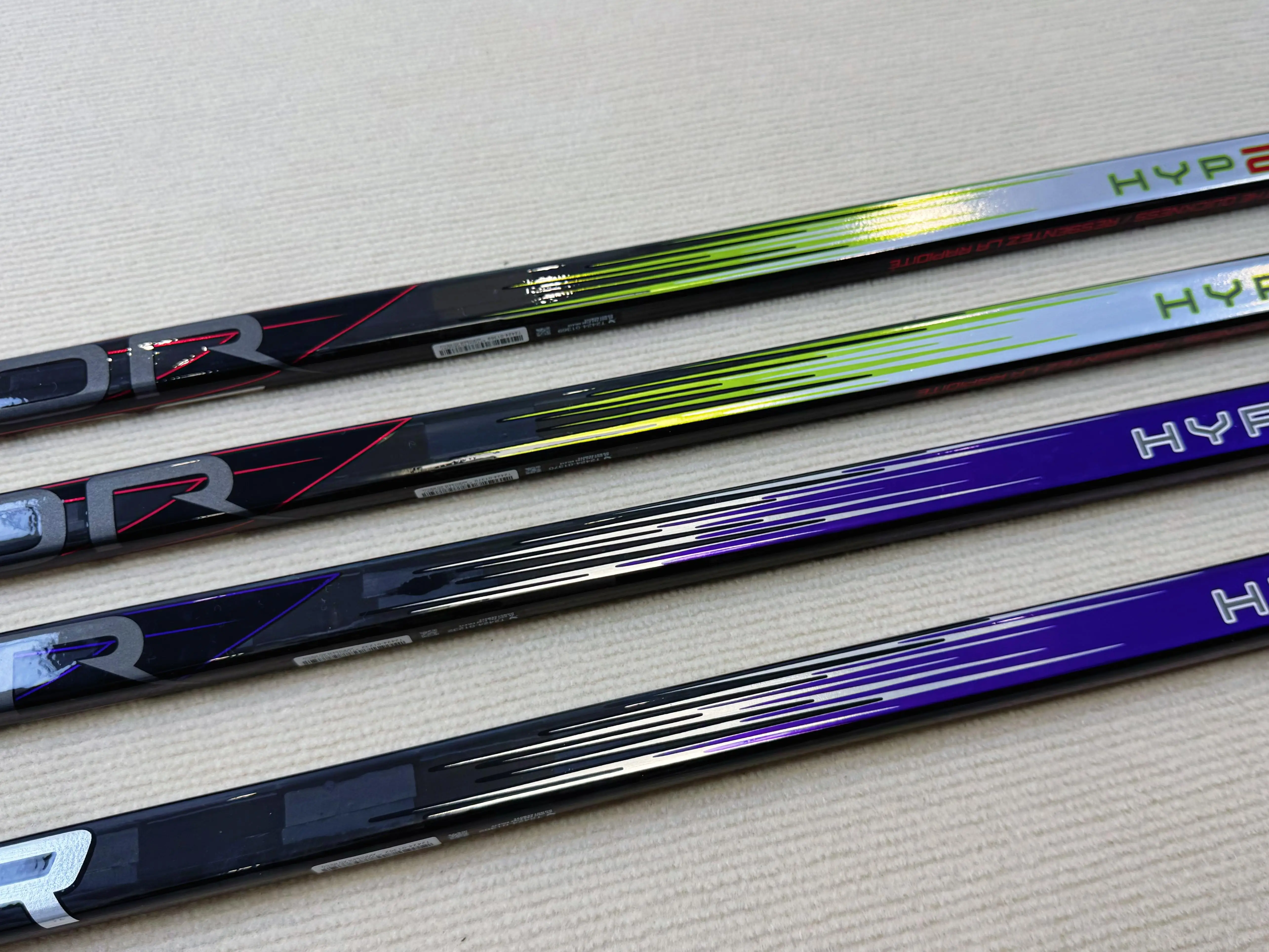 3K and 12K custom hockey sticks for training are made of fiberglass carbon and are cheap for junior youth and child players