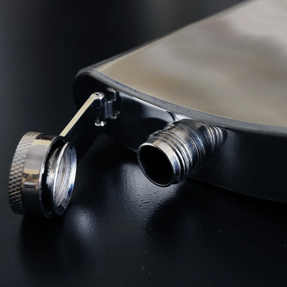 Manufacturer direct sale 8oz flask stainless steel portable outdoor 304 Russian Leather Flask for family