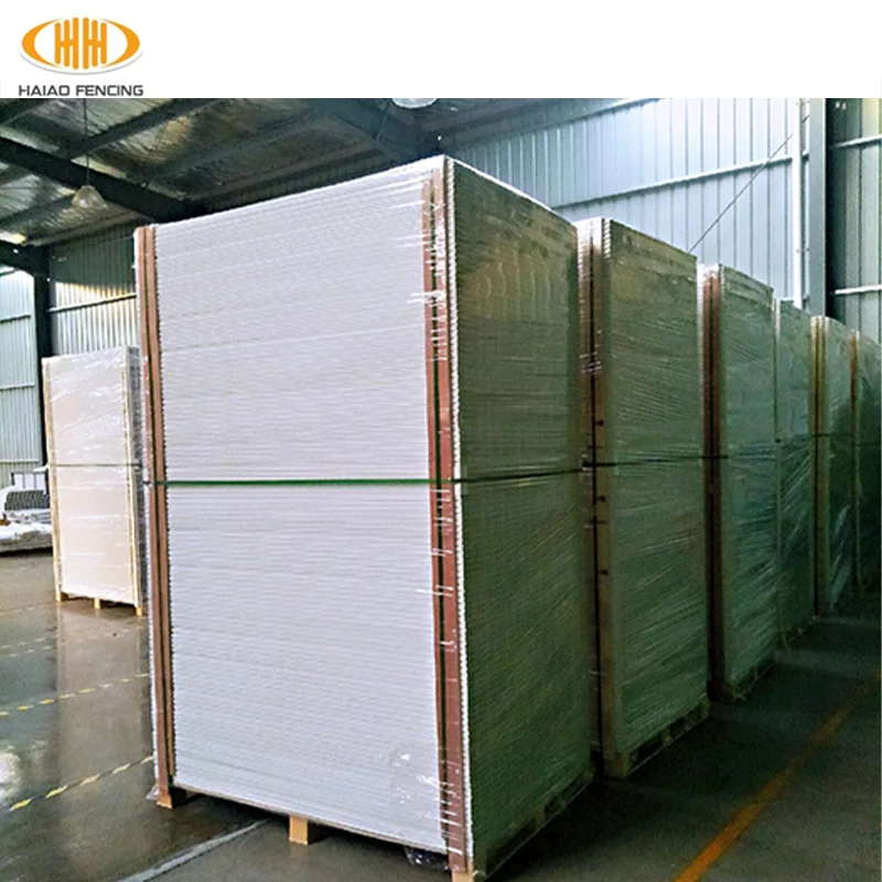 Outdoor decorative garden plastic privacy 3 rail vinyl pvc white fence and gate for Europe