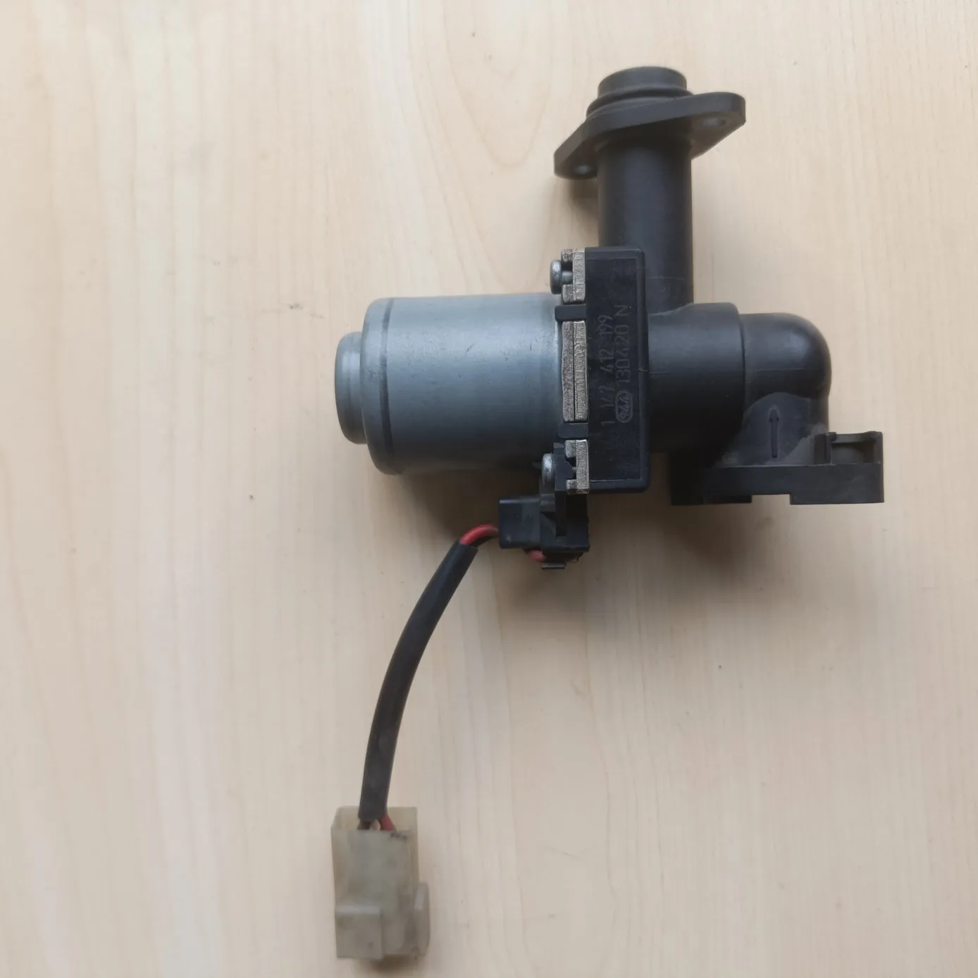 Remove the parts  Heating system Solenoid Valve 84223730 FOR VOL