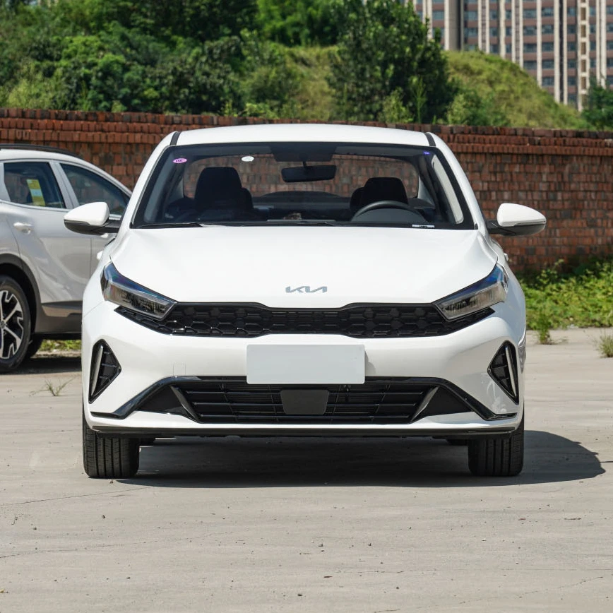 Дешевый 2023 Kia K3 низкий расход топлива 1 5 л бензиновый автомобиль новый седан