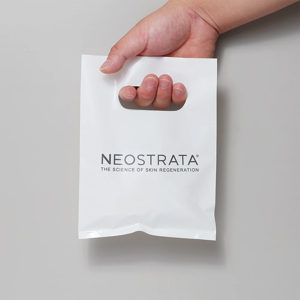 Модные пластиковые подарочные пакеты упаковочные с индивидуальным логотипом от производителя