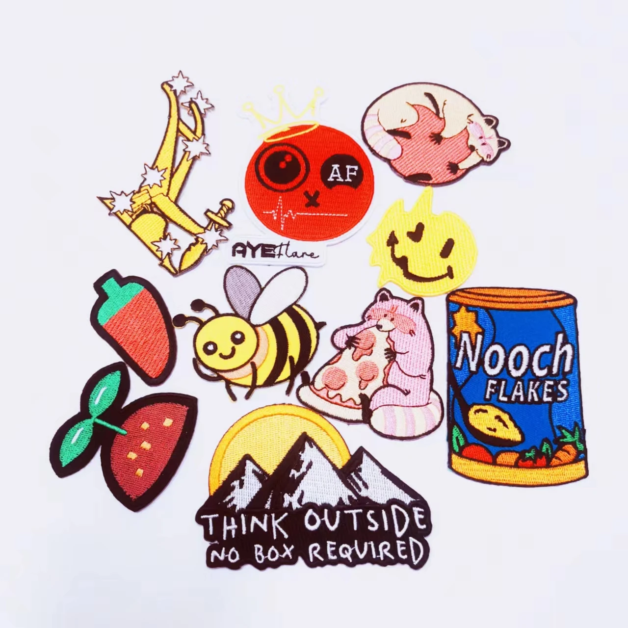 Custom No MOQ Iron On Sew On Cat Patches Custom Embroidered Patches Heat Press Iron Embroidery Patches for Coat, T-shirt