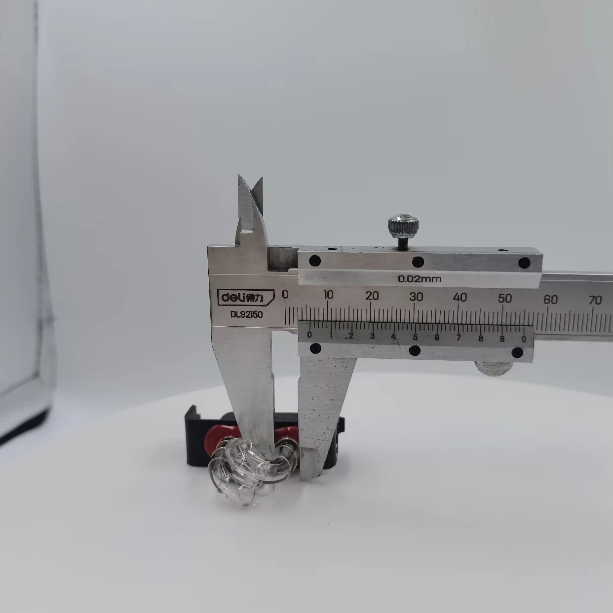 Flashing light bulbs can be used as diagnostic tools for car LCD instruments and speed measuring instruments