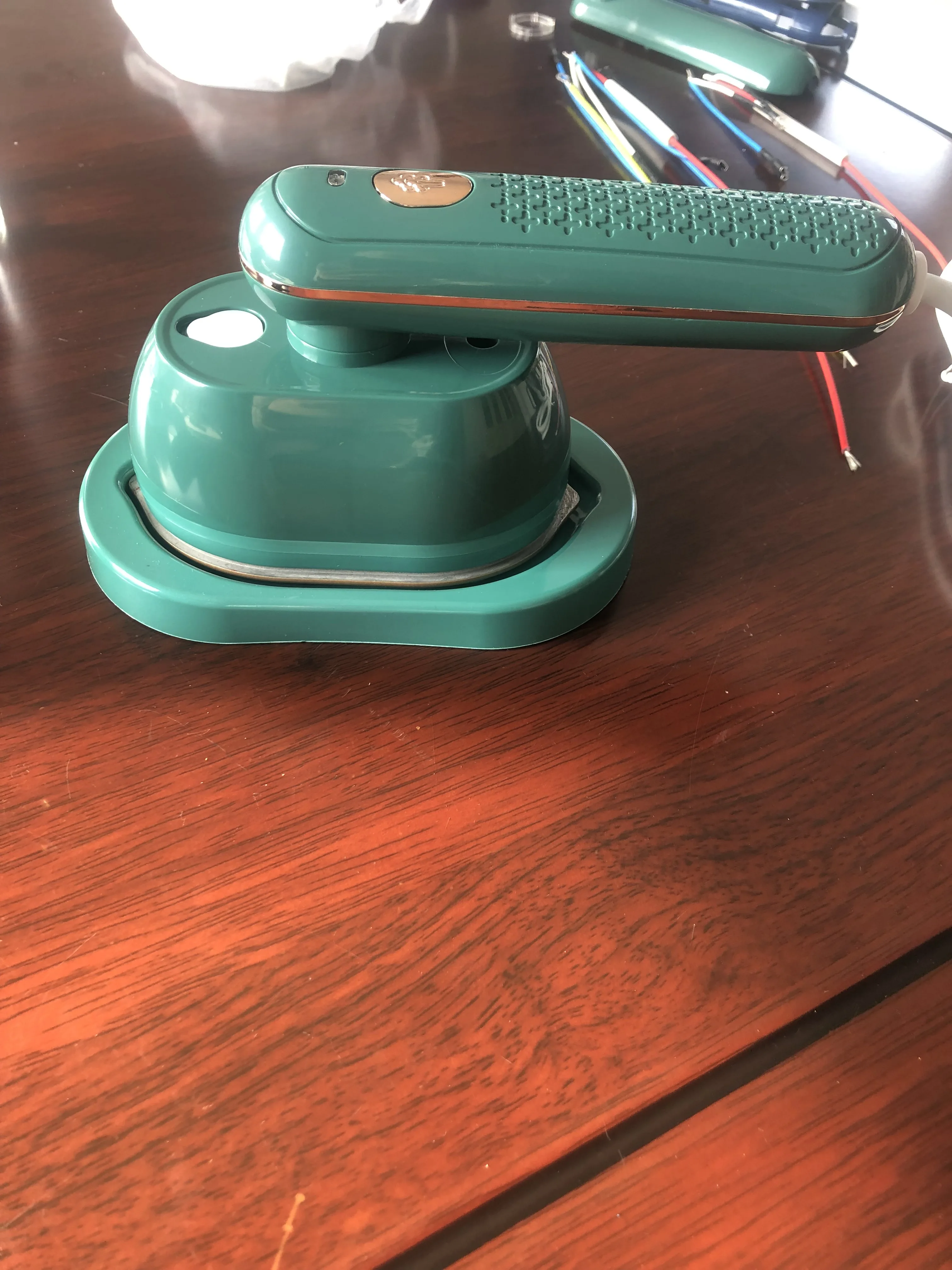 Widely Used High Quality Portable Electric Mini Travel Steam Press Iron Steam Iron