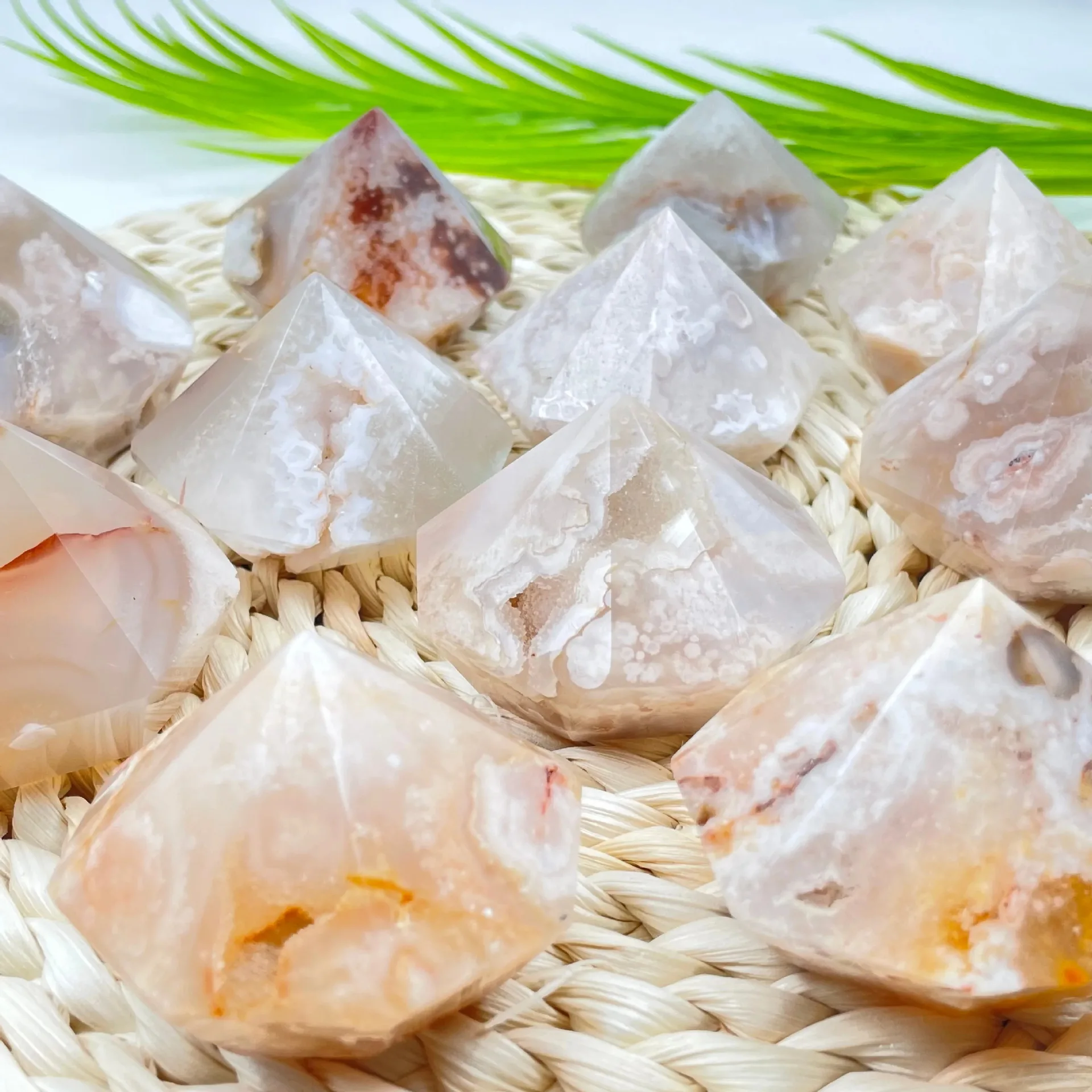 2024 Natural crystal stone raw stone cherry cherry agate diamond high-quality decoration collection