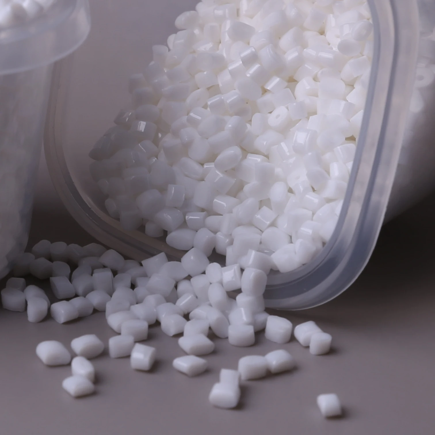 PBT Resin BlueStar 201-G10 202-это 10% стекловолокно армированный и огнестойкий полибутилентерефталат (PBT)