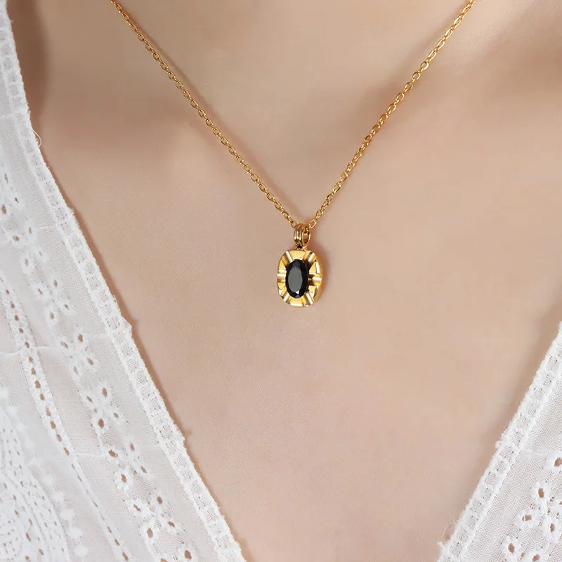 Light Luxury 18K Gold Geometric Clavicle Chain Necklace Dark Wind Black Zircon Pendant with Electroplating Cold Style Fashion