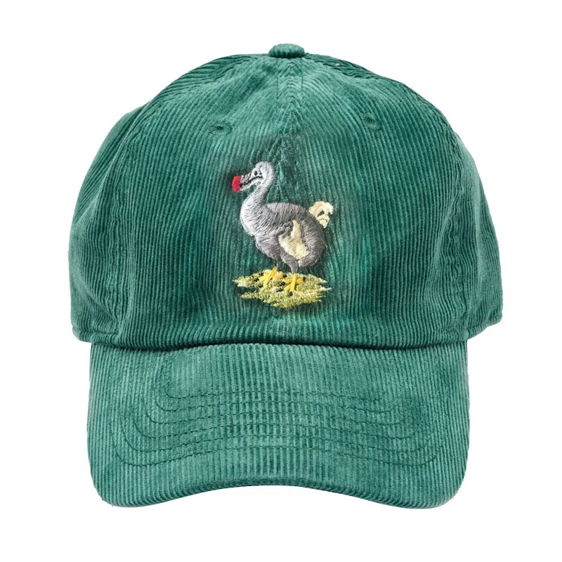 Бейсболка из вельвета с вышивкой, 6 панелей