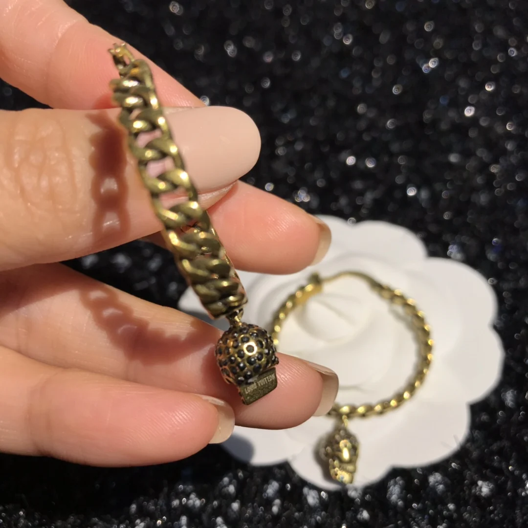 Alexanderxx McQueens Factory New Ins 925 Silver Twisted Wire Gollum Head Inlaid Zircon Large Earrings Holiday Accessories