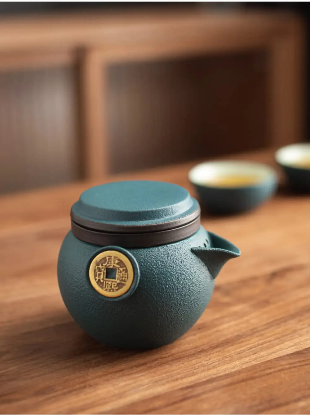 Chinese travel tea set ceramic teapot one pot two cups portable outdoor treasure pottery tea cup set